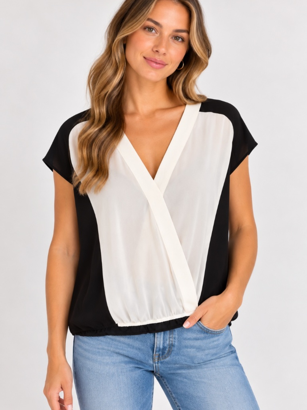 NWT Candie's Women's Black & White V-neck Short Sleeve Blouse, size XL
